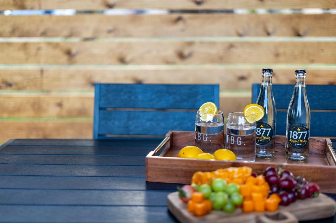 Вілла Container Haus Pet Friendly With Cowboy Pool Фредеріксбург Екстер'єр фото