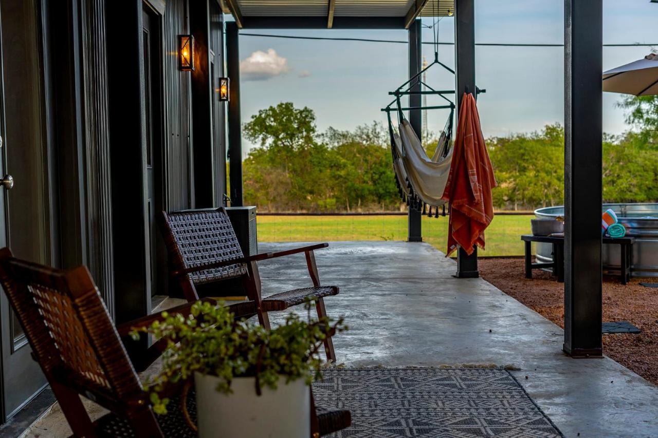 Вілла Container Haus Pet Friendly With Cowboy Pool Фредеріксбург Екстер'єр фото