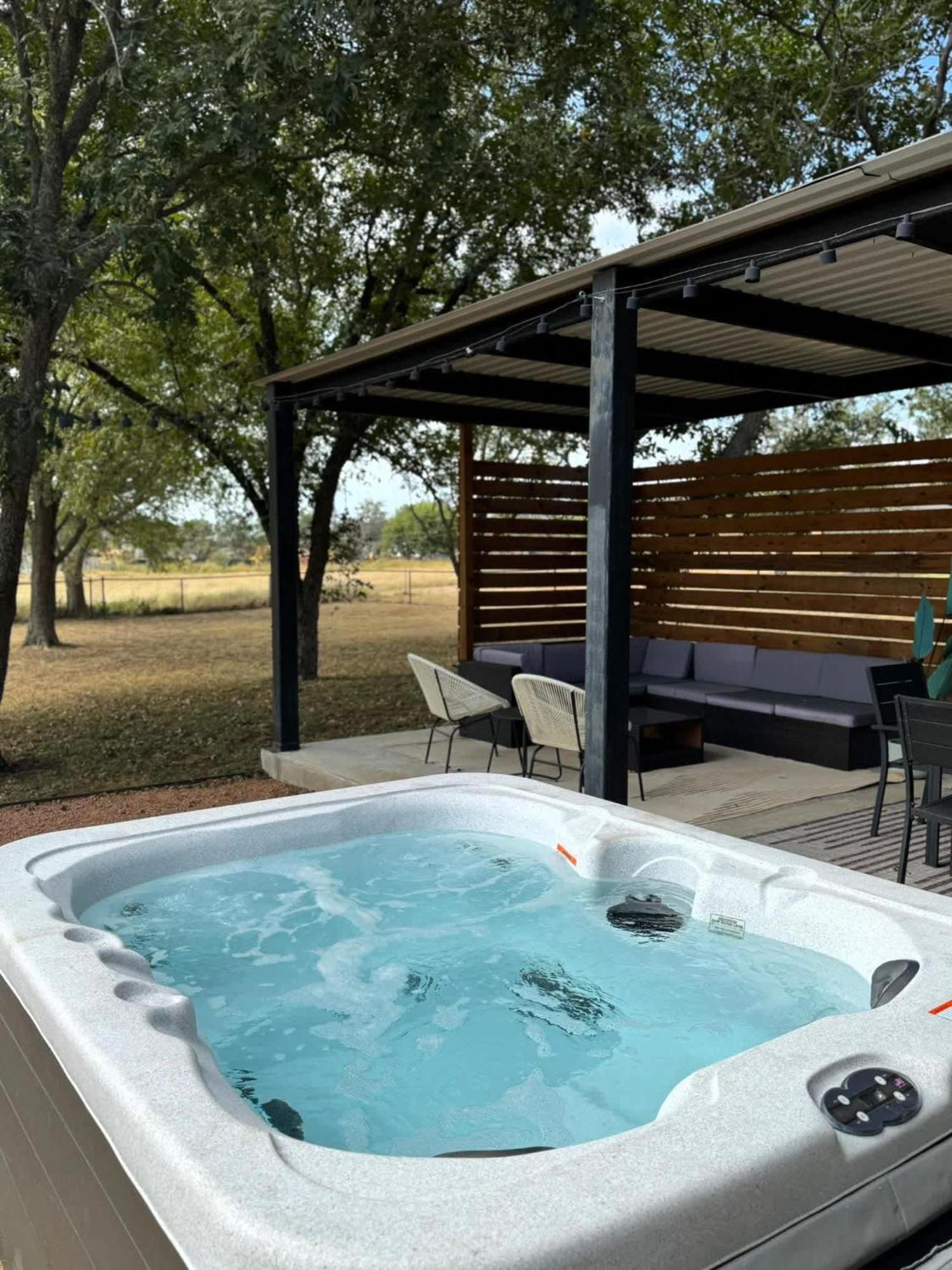 Вілла Container Haus Pet Friendly With Cowboy Pool Фредеріксбург Екстер'єр фото